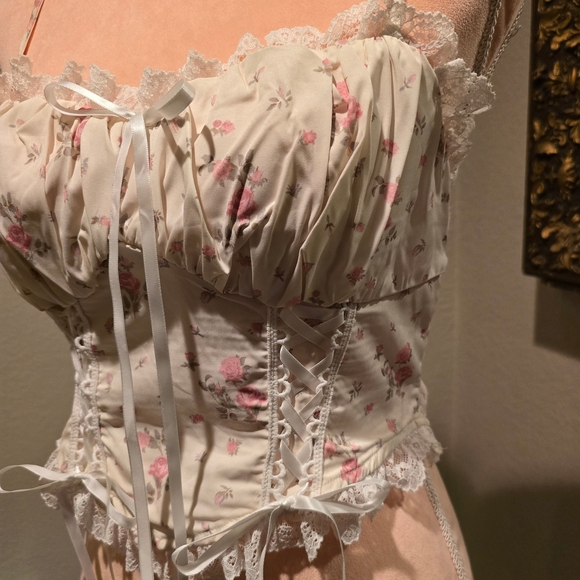 Floral Lace Trim Corset Tank Top W/Bows - Picture 2 of 4